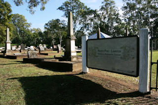 photo of Lawnton Cemetery